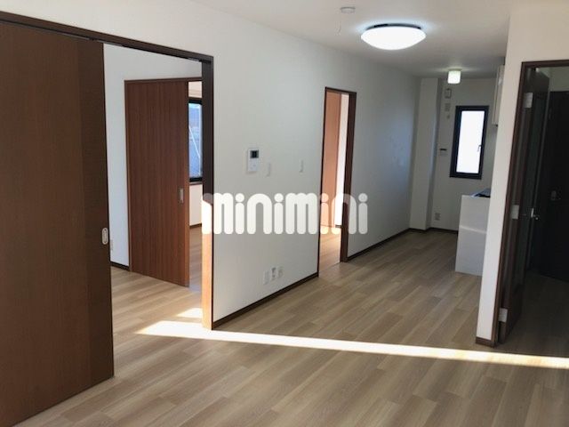 居室・リビング　画像は同型の別部屋です。