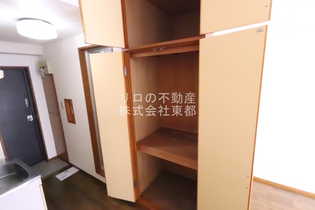 収納　廊下側収納です。隣室の写真です。