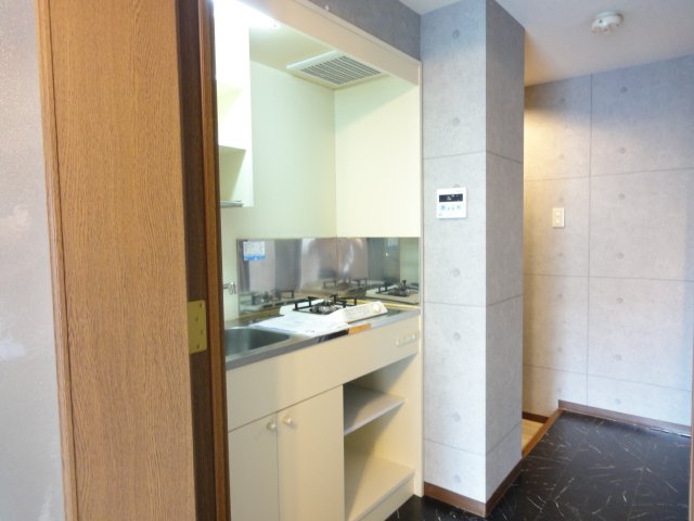 キッチン　同物件、別号室のものです。