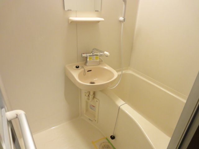 バス・シャワールーム　同物件、別号室のものです。