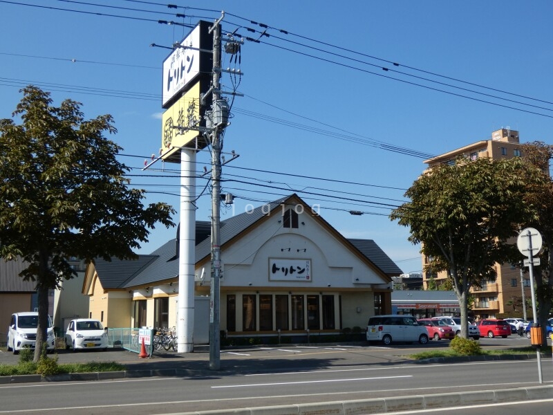 飲食店　トリトン 栄町店（飲食店）まで447m
