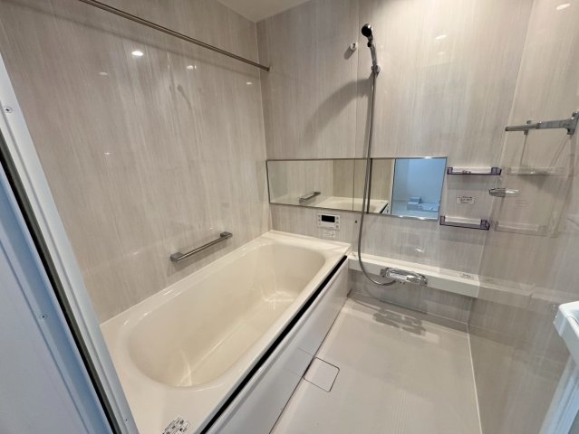 バス・シャワールーム　※写真は反転仕様です。