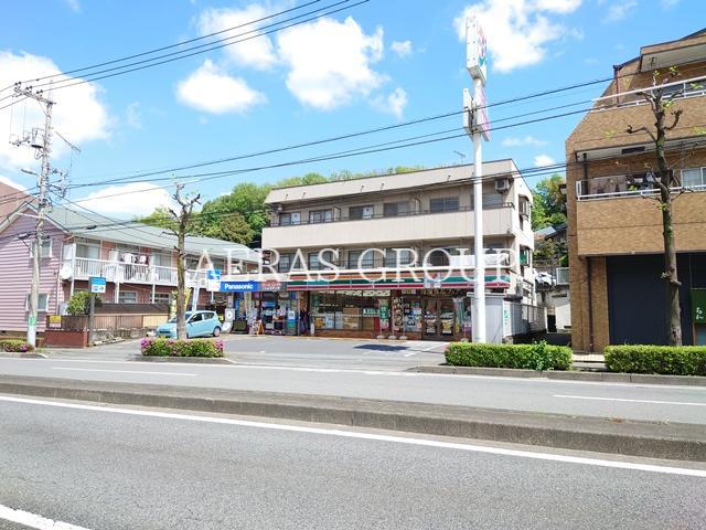コンビニ　セブン-イレブン 多摩蓮光寺店（コンビニ）まで1095m