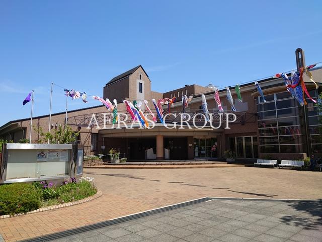 図書館　多摩市立聖ヶ丘図書館（図書館）まで725m