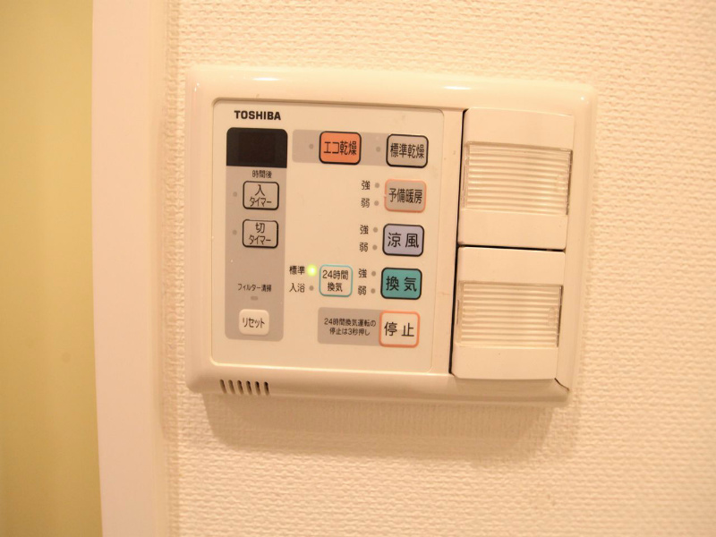 その他設備　浴室暖房乾燥機付き