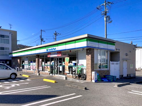 コンビニ　ファミリーマート 高知百石二丁目店（コンビニ）まで531m