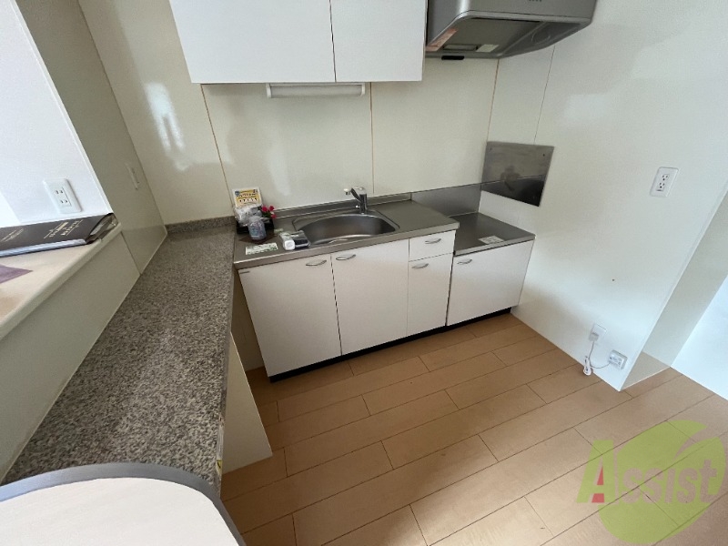 キッチン　綺麗なキッチンはカウンターもあって使いやすいです。