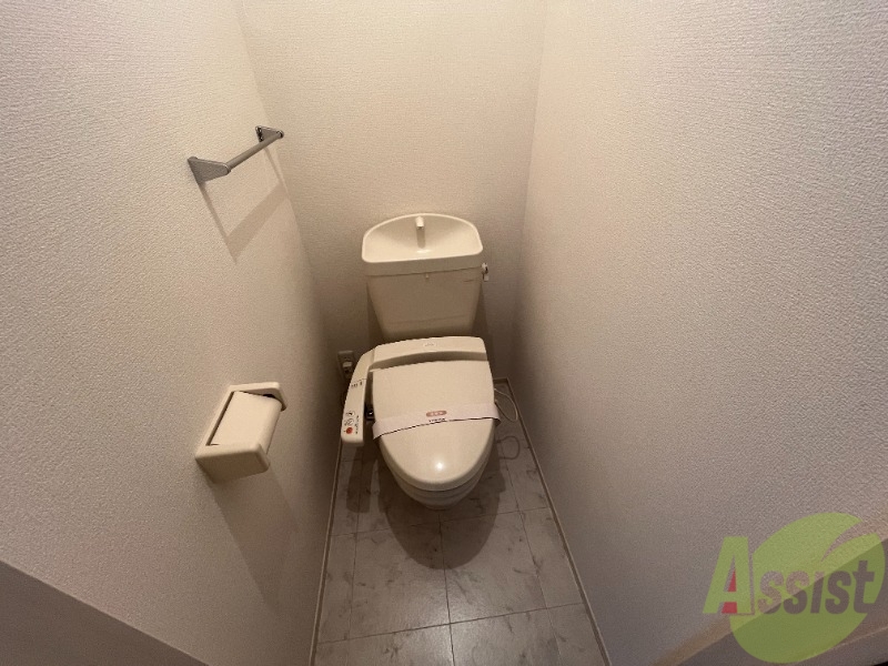 トイレ　トイレは綺麗でウォッシュレットも付いて快適にお使い頂けます