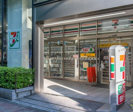 コンビニ　セブン－イレブン芝フロントビル店（コンビニ）まで70m