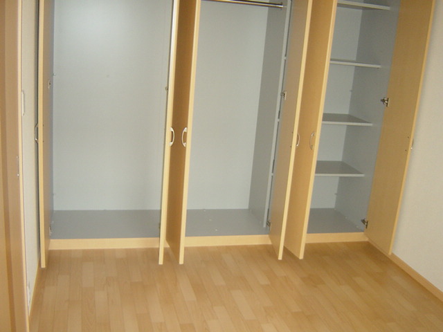 収納　南洋間クローゼット