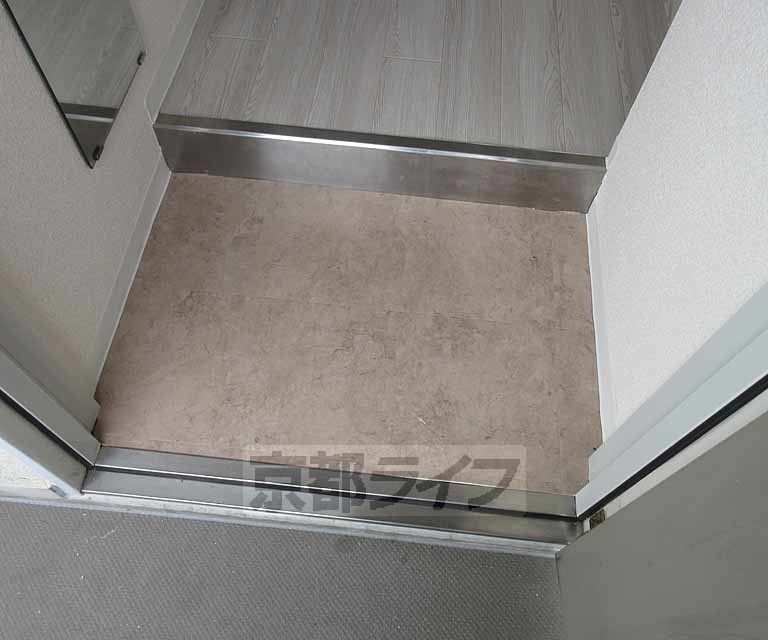 玄関　段差のあまり無い玄関です