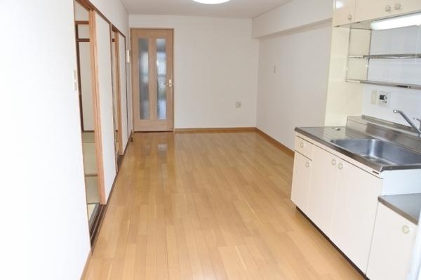 地下鉄長堀鶴見緑地線 横堤駅 徒歩1分 6階建 築49年の居間写真