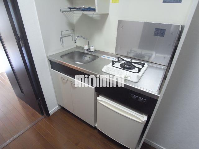 キッチン　冷蔵庫付きの１口ガスコンロです。家電が付いているのは便利です