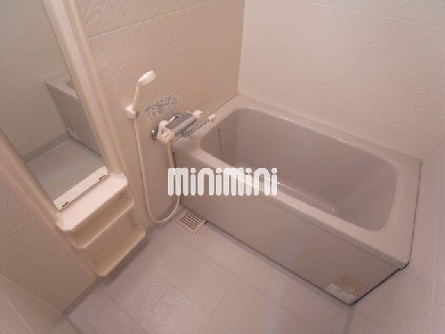 バス・シャワールーム　１日の疲れを取るにはゆっくりお風呂に入るのが１番です。