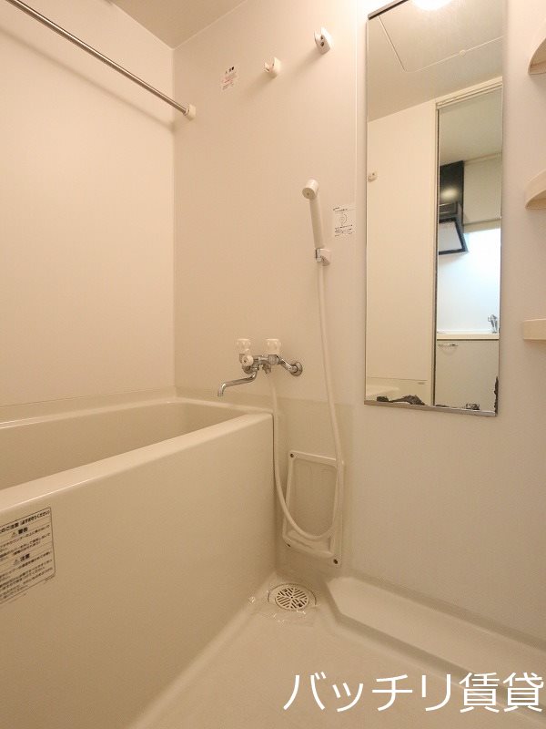 バス・シャワールーム　別号室タイプの為、現状を優先します