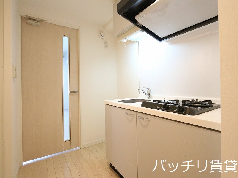 キッチン　別号室タイプの為、現状を優先します