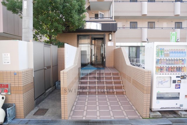 エントランス　清潔なエントランスです