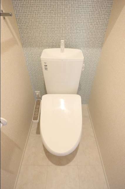 トイレ　温水洗浄暖房便座