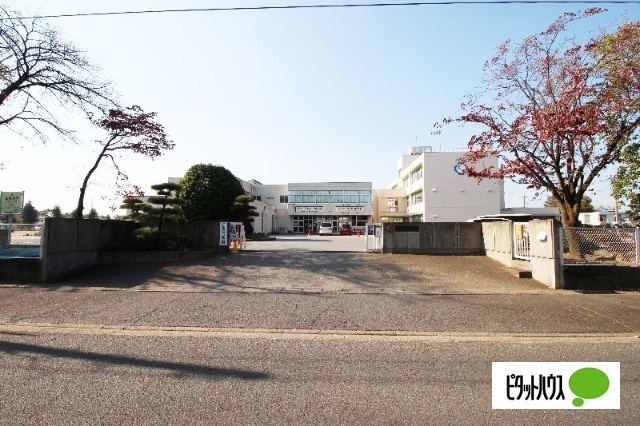 小学校　伊勢崎市立広瀬小学校（小学校）まで596m