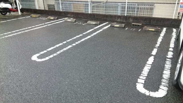 駐車場　駐車場があるので、車を買う予定の方も安心です