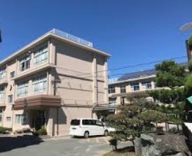 中学校　浜松市立新津中学校（中学校）まで837m