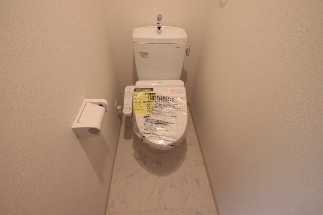 トイレ　※別室の参考写真の為、現況優先です。