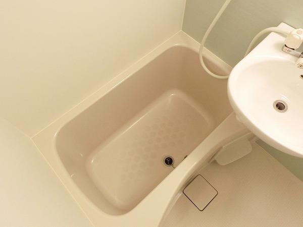 バス・シャワールーム　キレイにリフォームされています！