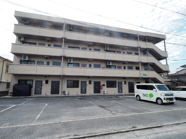 建物外観　大きめのアパート