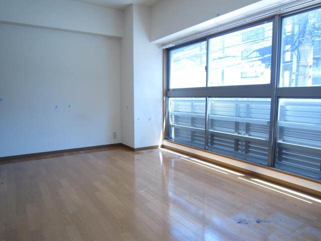 居室・リビング　大型サッシです