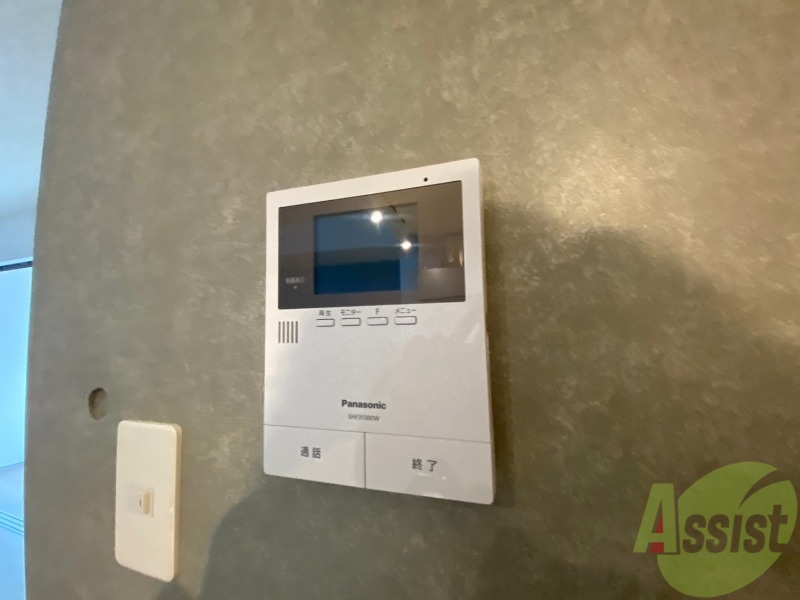 セキュリティ　ＴＶモニター付インターホンです。来客者の顔が見えるので安心！
