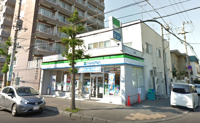 コンビニ　ファミリーマート本郷通店（コンビニ）まで378m