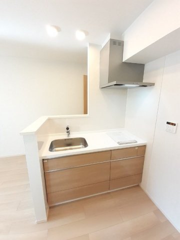 キッチン　コンパクトなキッチンで掃除もラクラク