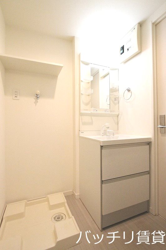 洗面設備　画像は別号室タイプの為、現状を優先致します。