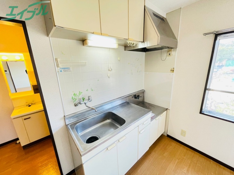 キッチン　別部屋反転写真です