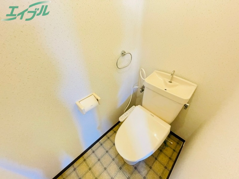 トイレ　別部屋反転写真です