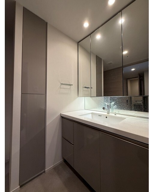 洗面設備　身支度に欠かせない独立洗面台♪