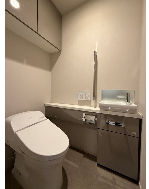 トイレ　落ち着いた色調のトイレです♪