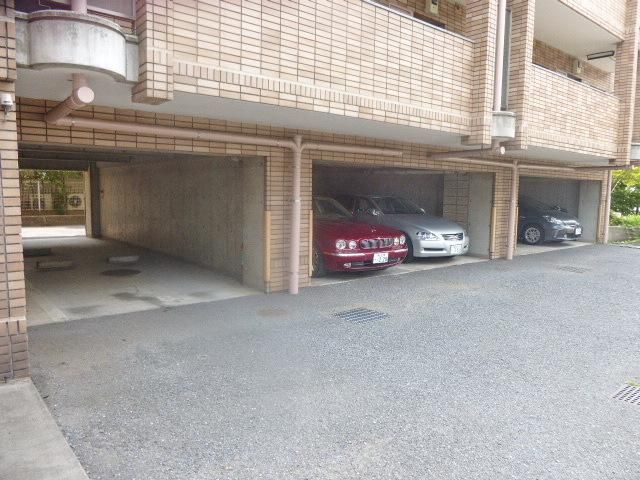駐車場　★屋根付き駐車場★