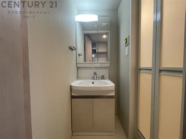 洗面設備　独立洗面台付きです！