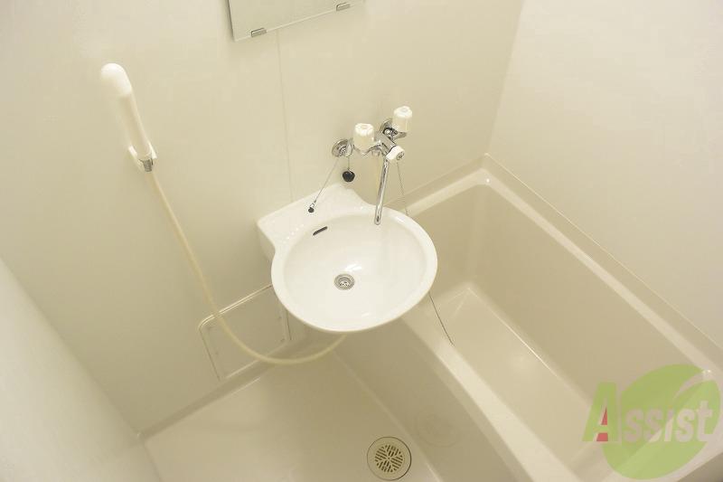 バス・シャワールーム　浴室乾燥機もついています！！