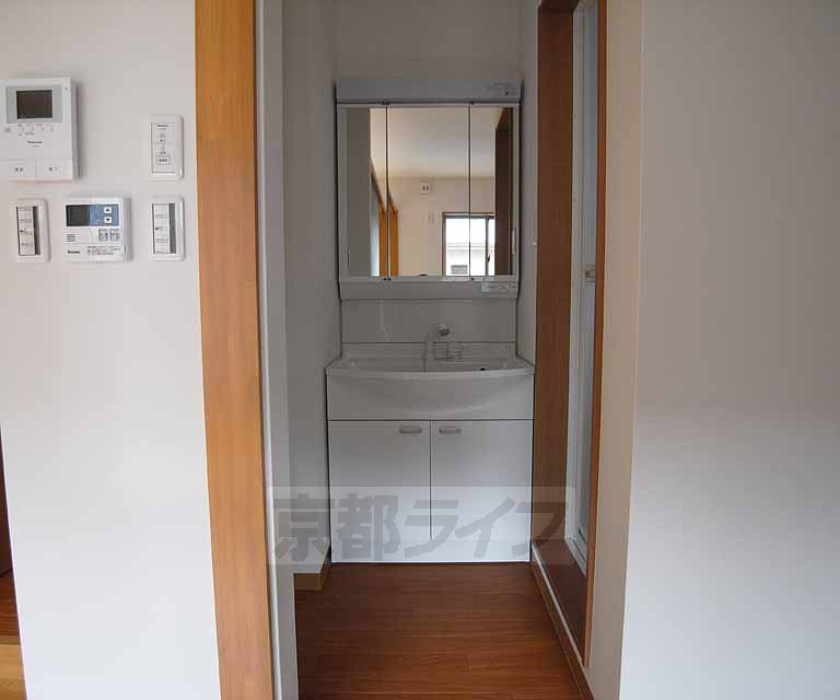 洗面設備　独立洗面台です。