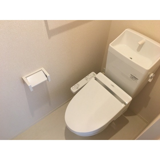 トイレ　写真は同型別室のものです。現況優先となります。