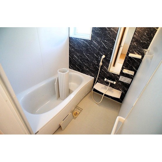 バス・シャワールーム　写真は同型別室のものです。現況優先となります。