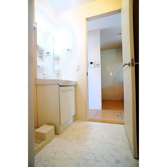 洗面設備　写真は同型別室のものです。現況優先となります。