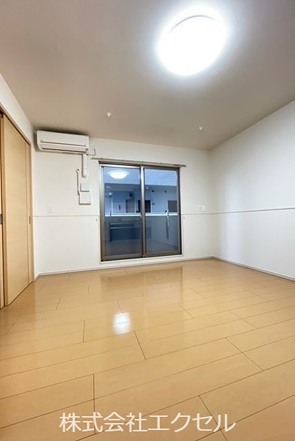 居室・リビング　エアコン付きの室内です。