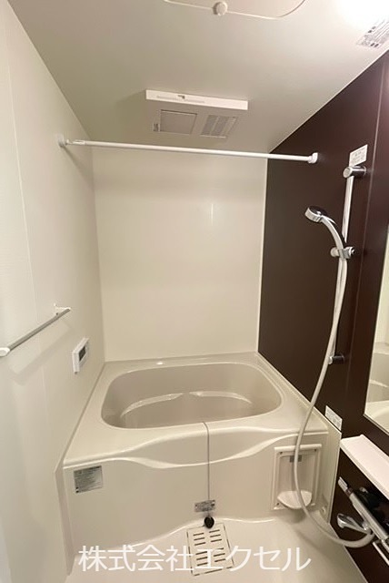 バス・シャワールーム　追い焚き、浴室乾燥機付き。