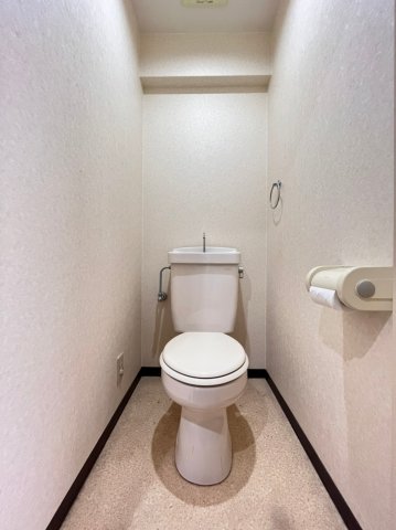 トイレ　画像は別号室。ご参考にどうぞ