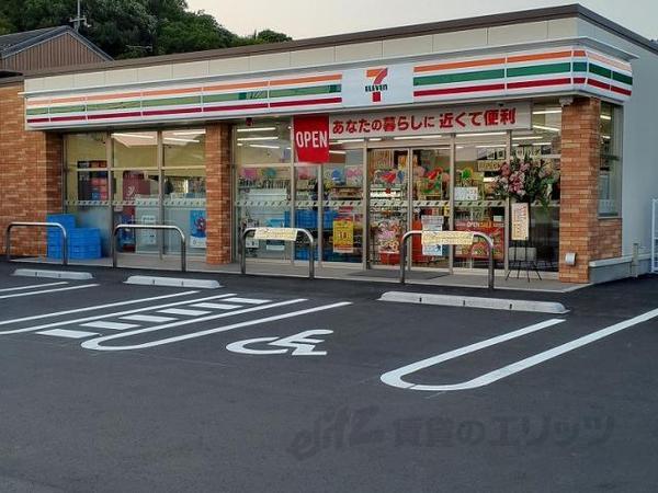 コンビニ　セブンイレブン　彦根岡町店（コンビニ）まで120m