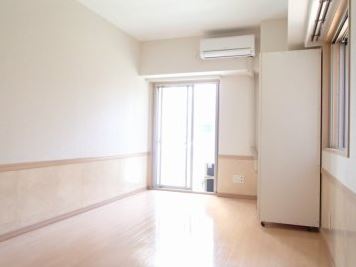 居室・リビング　日当たり良好な東南角部屋