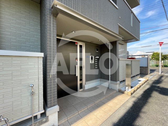 エントランス　ヴィラ　クロシェット　エントランス